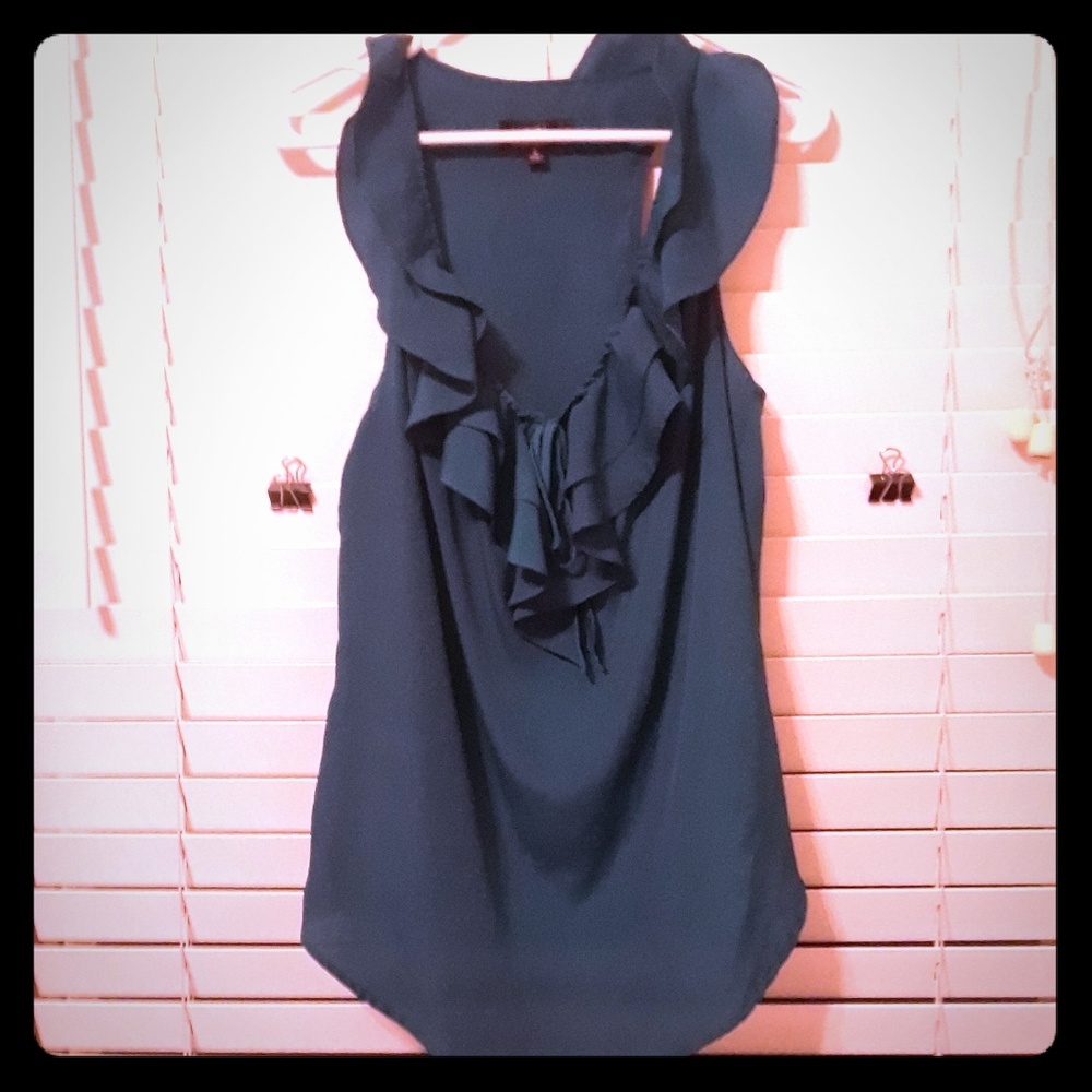 Womans size large adorable sleeveless top!